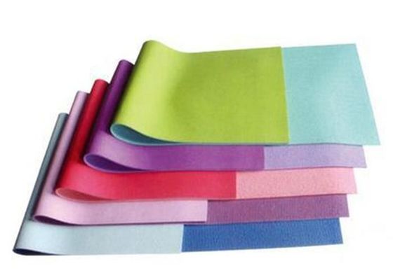 خفيفة الوزن NBR اليوغا حصيرة / ممارسة اليوغا حصيرة 1730 X 610mm X 5mm لنوادي الصالة الرياضية